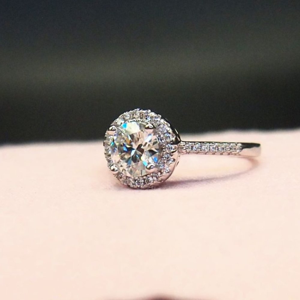 Beautiful GRA Certified Halo 1.00Ctw Moissanite Bridal Ring 18k White Gold - Picture 3 of 8